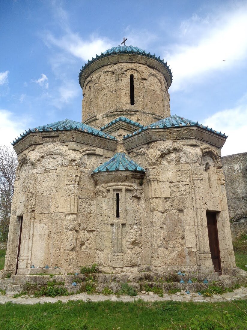  Храм Х в в Кветере - одно из самых необычных сооружений Грузии. 