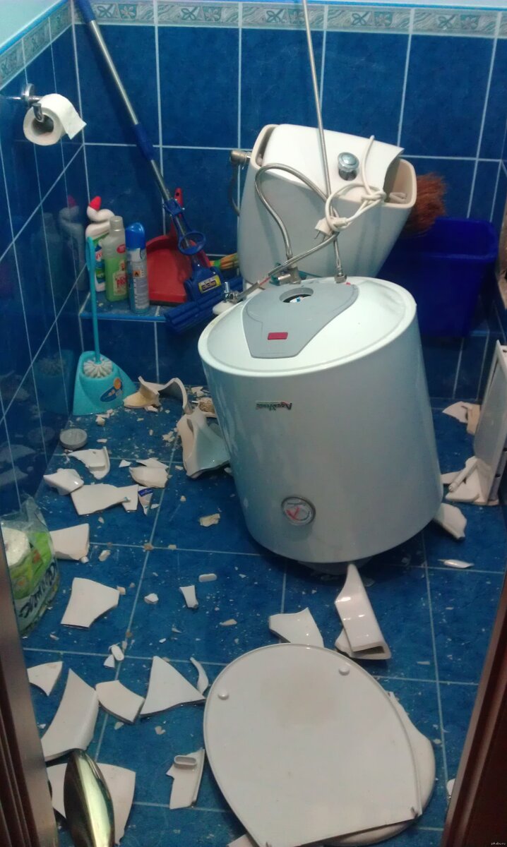 Вот что рисовало бурное воображение, когда я размышлял о крепеже бойлера в газобетон. То что на фото - это не со мной беда произошла. Фото я нашел  в  Яндекс.Картинки.   