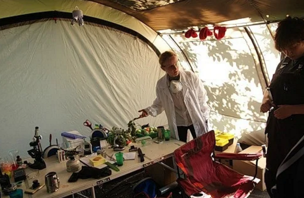 Фото с игры. Сотрудники NSC-1 за работой.