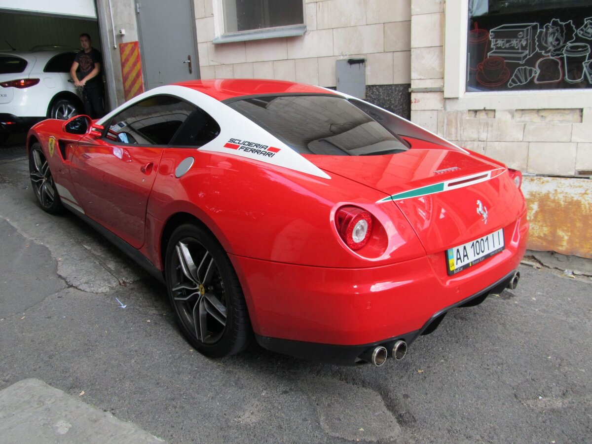 Ferrari f60 красная