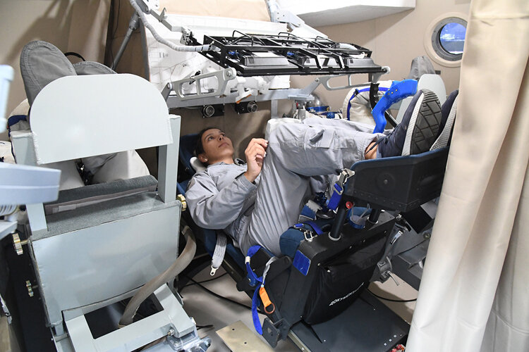 Примерка нового российского космического корабля "Орел"