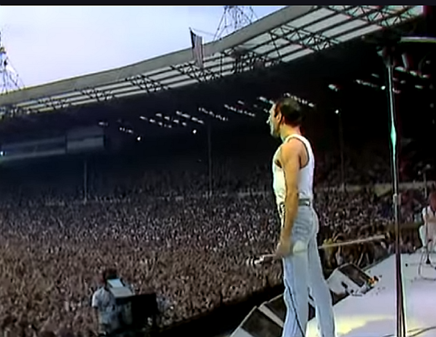 Кадр взят с концерта Live Aid 