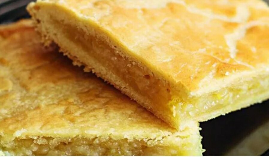 Сочный, невероятно вкусный пирог с лимонной начинкой.