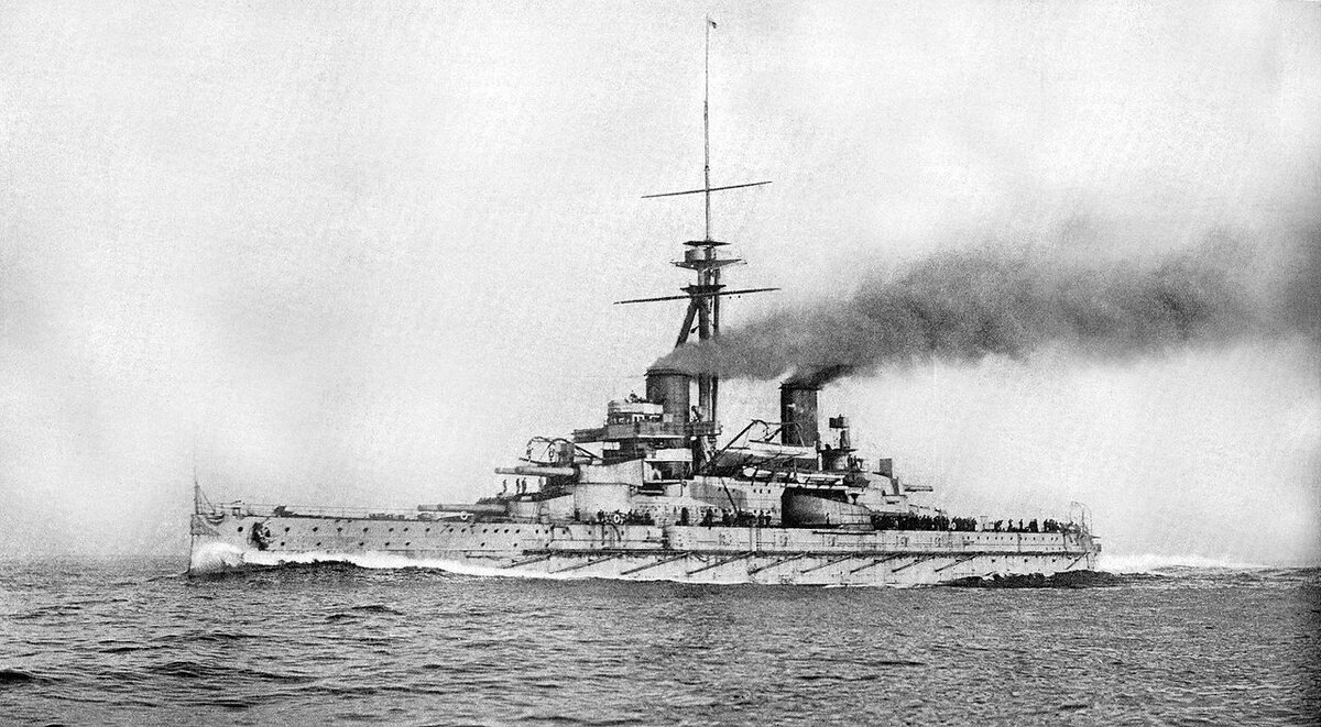 1910 Brazilian battleship 'Minas Geraes' (21370 t., 21,5 kn., 6x2 305 mm., 22х120 mm., belt 229 mm.) on trials