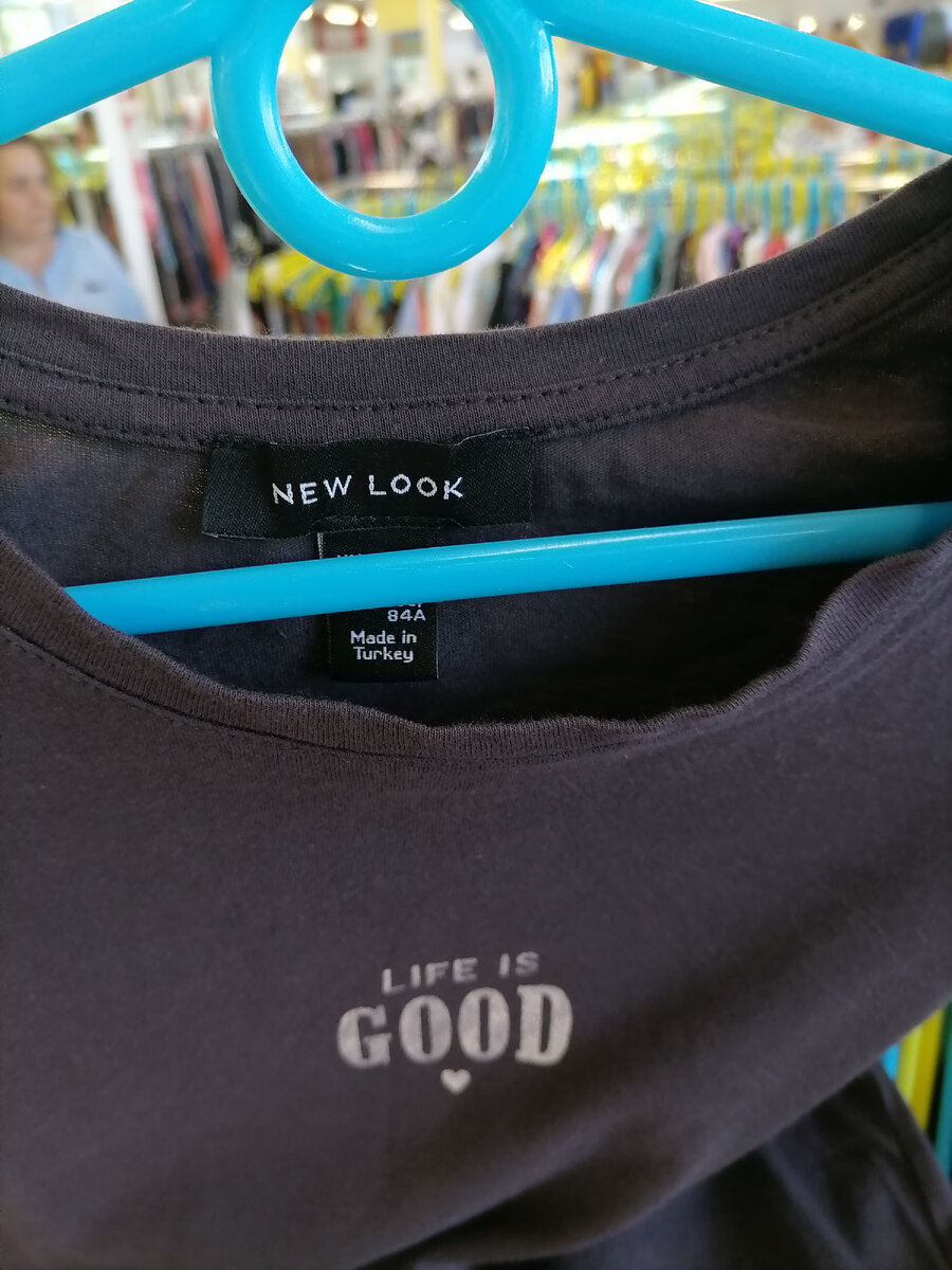 New Look (Нью Лук) — популярный британский бренд, специализирующийся на производстве мужской и женской одежды, нижнего белья обуви и аксессуаров. 