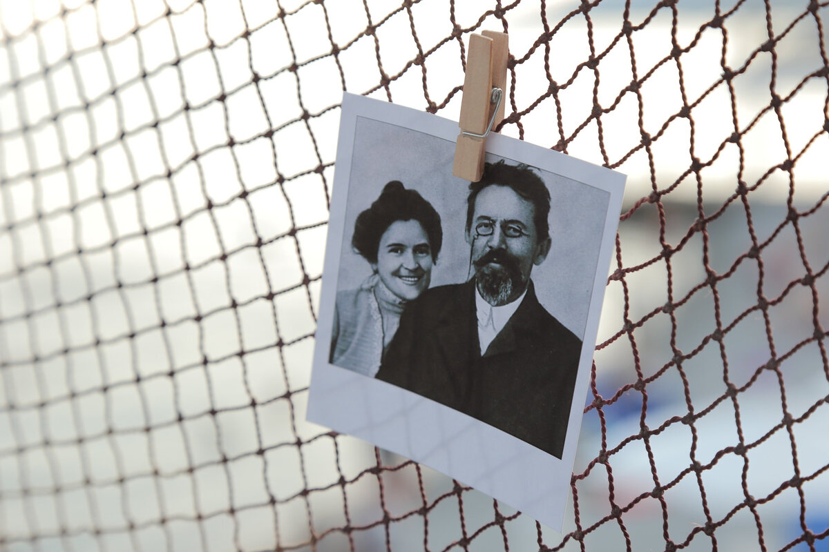 Фото Антона Чехова с супругой Ольгой Книппер // Фото со страницы проекта арт-пикник «Люди моря» в ВКонтакте 