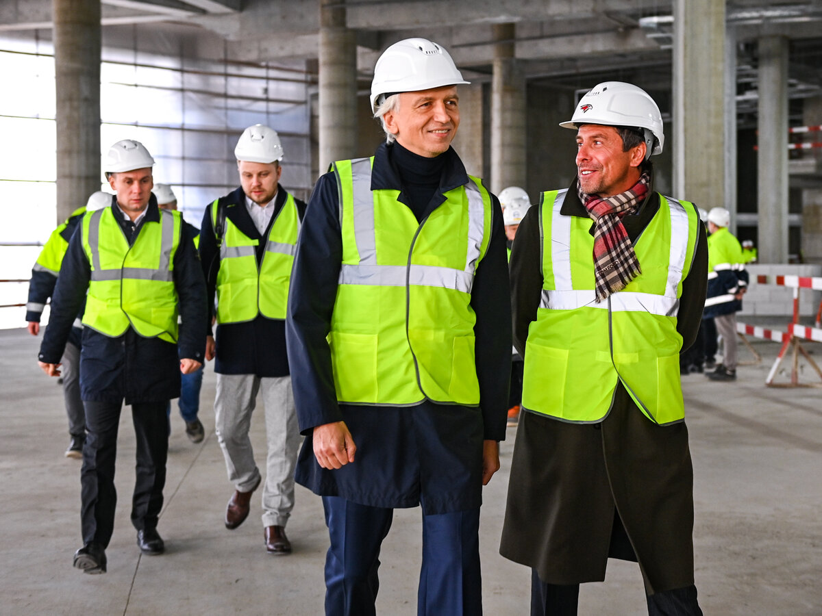 А.В. Дюков от ПАО «Газпром нефть» и  А.В. Крылов от ХК «Авангард»