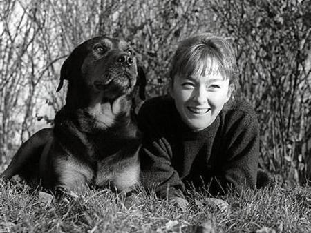 Анастасия с юных лет была очень обаятельной и артистичной