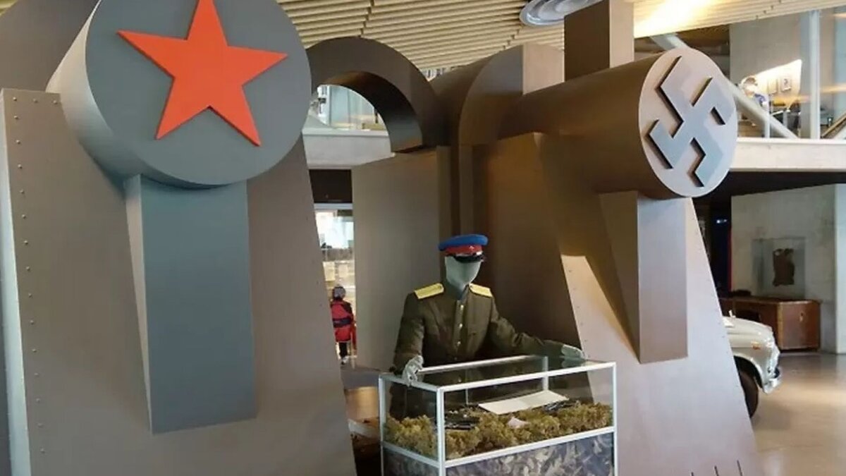 В "музее оккупации" в Таллине видна явная попытка уравнять фашистскую Германию с Советским Союзом. 