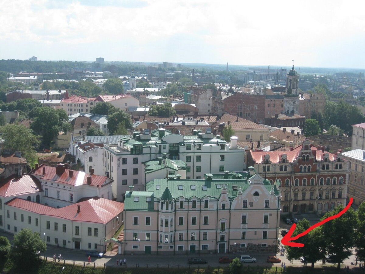 Фотография 2014 года. Часовая башня сейчас уже отреставрирована и выглядит просто великолепно!