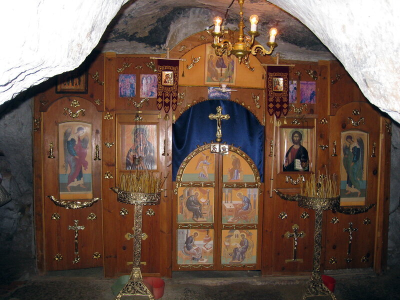 В пещерном храме