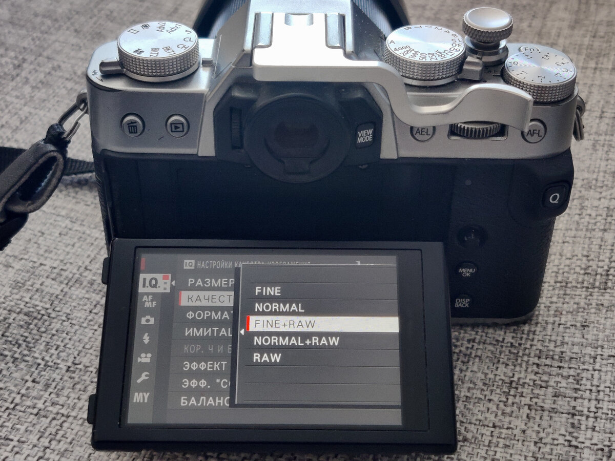 Везде на картинках меню будет мой FujiFilm X-T30 1-го поколения, но это не значит, что советы годятся только для одной марки камер, само собой. Похожие настройки есть у всех ведущих производителей. А примеры – просто для наглядности. 