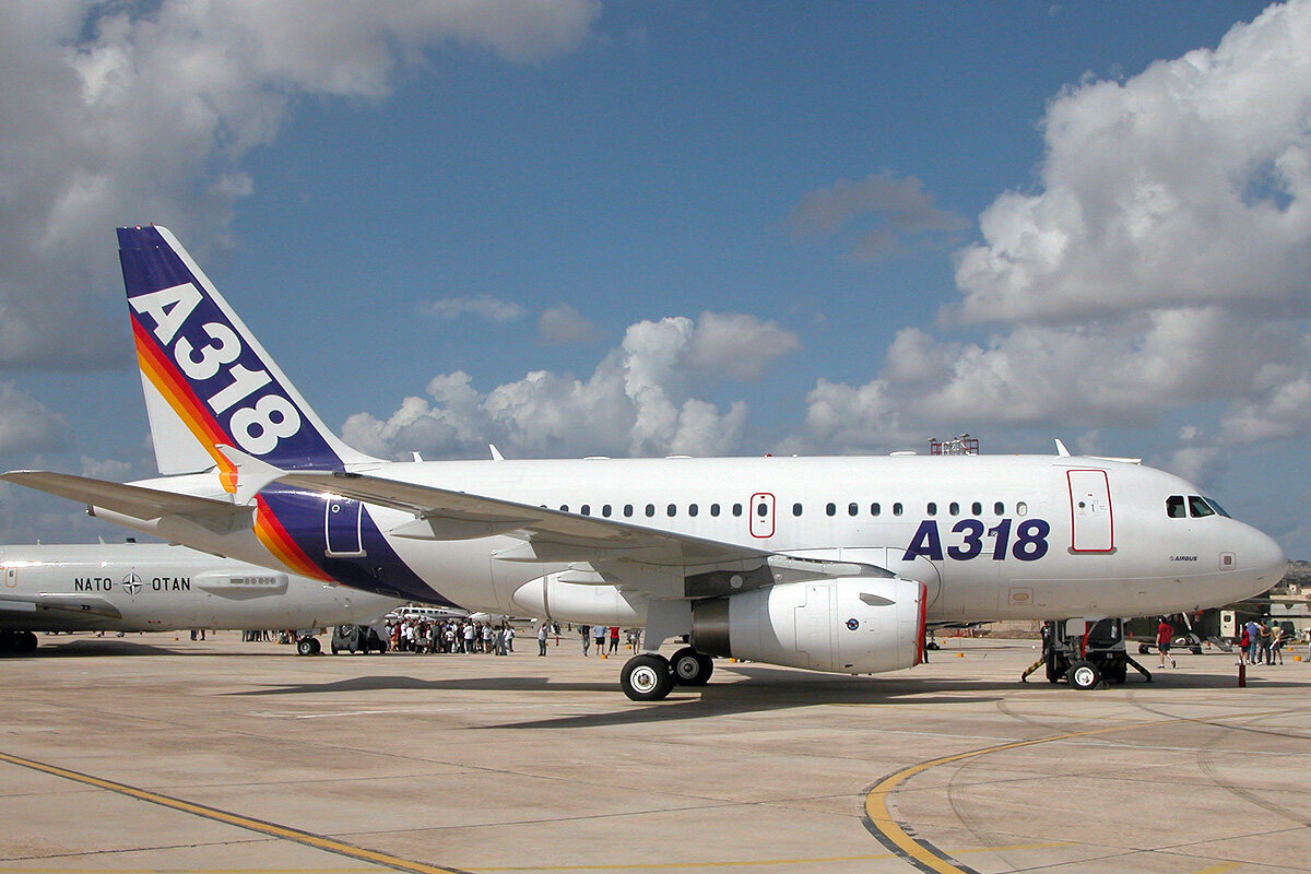 Airbus a 318-самый маленький самолёт компании Airbus. A318 способен перевозить до 132 пассажиров и имеет максимальную дальность полёта 5700 км.