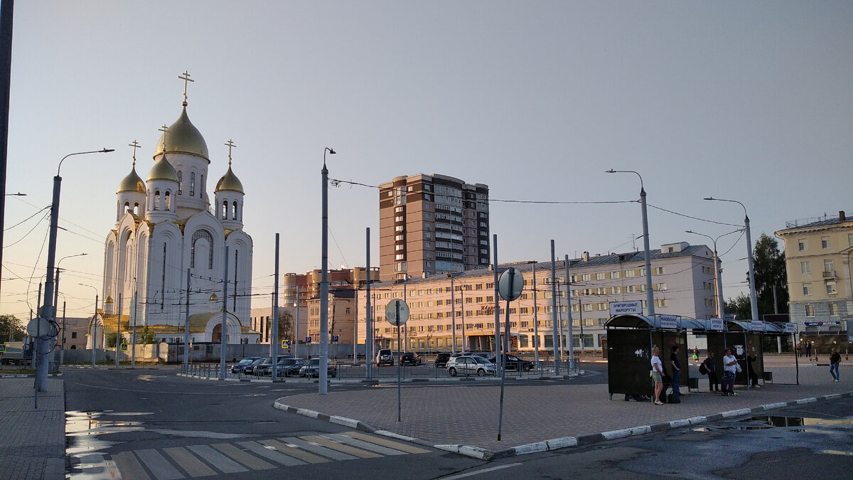 Храм Вознесения на площади у вокзала - один из самых больших в Иванове