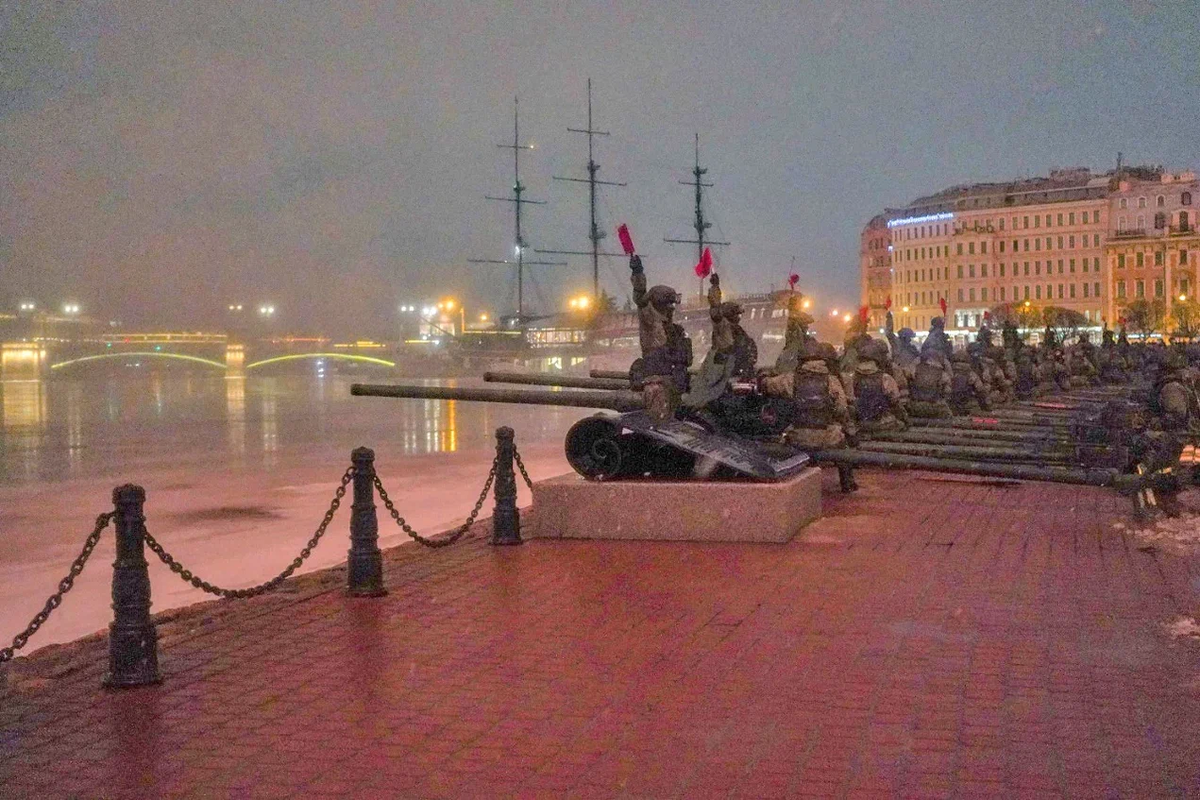 Фото МВАА Санкт-Петербург, 27 января, 21-00 - михайловцы производят с позиций на пляже Петропавловской крепости салют