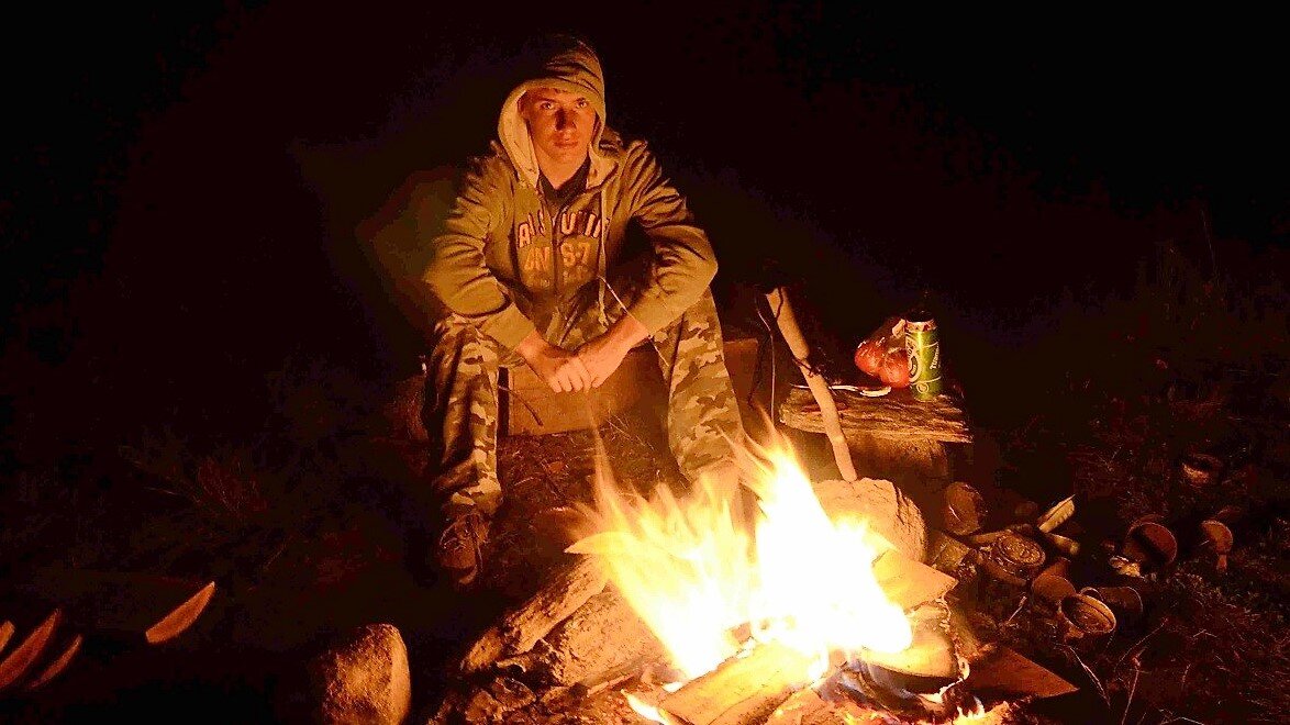 Любимая опция мужчины - включить "пустую коробочку" и тупить. 