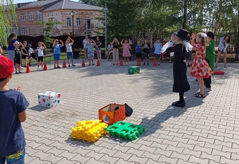    Компания РОСТА-Терминал вручила 30 школьных ранцев сорочинским ребятишкам Марина Шарт