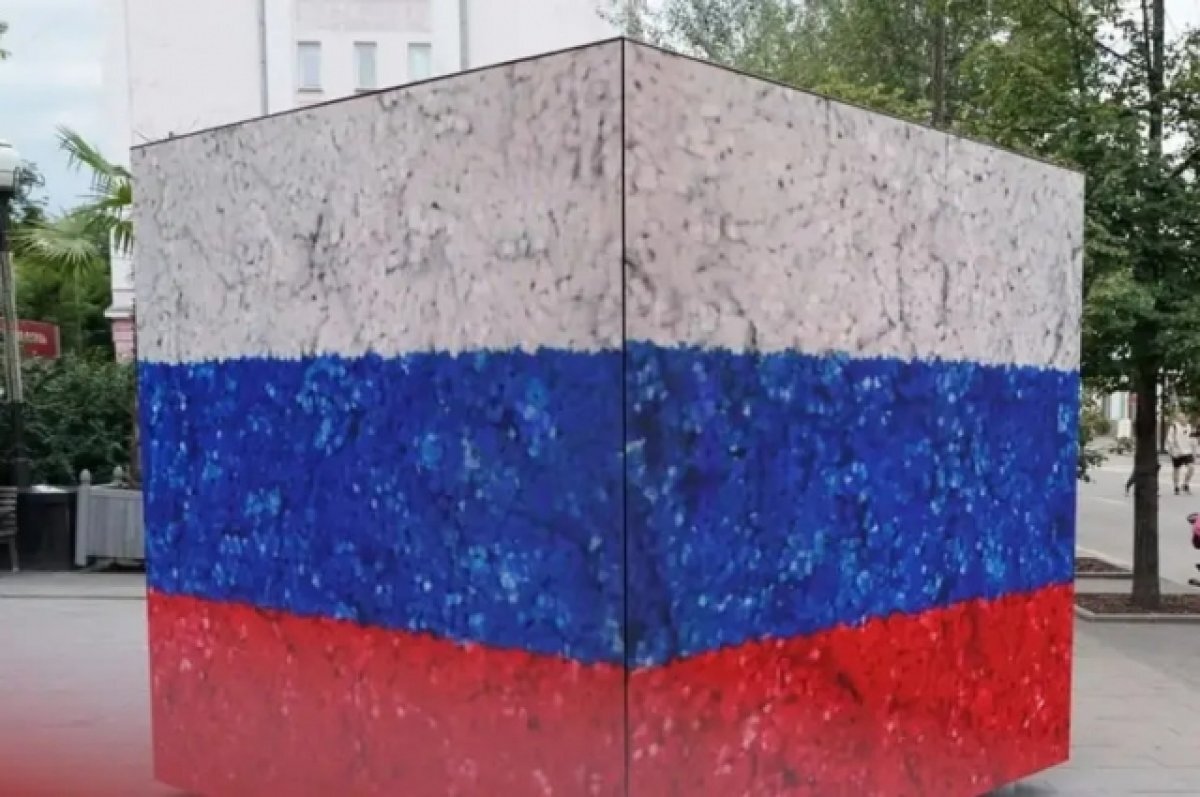    Куб установили на Ярыгинской набережной.