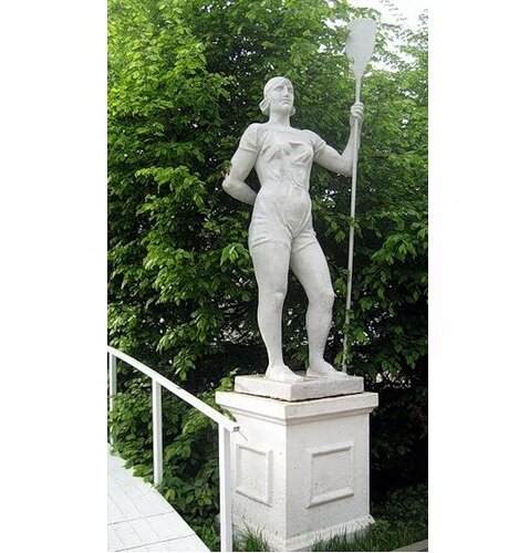                                     Скульптура «Девушка с веслом»
