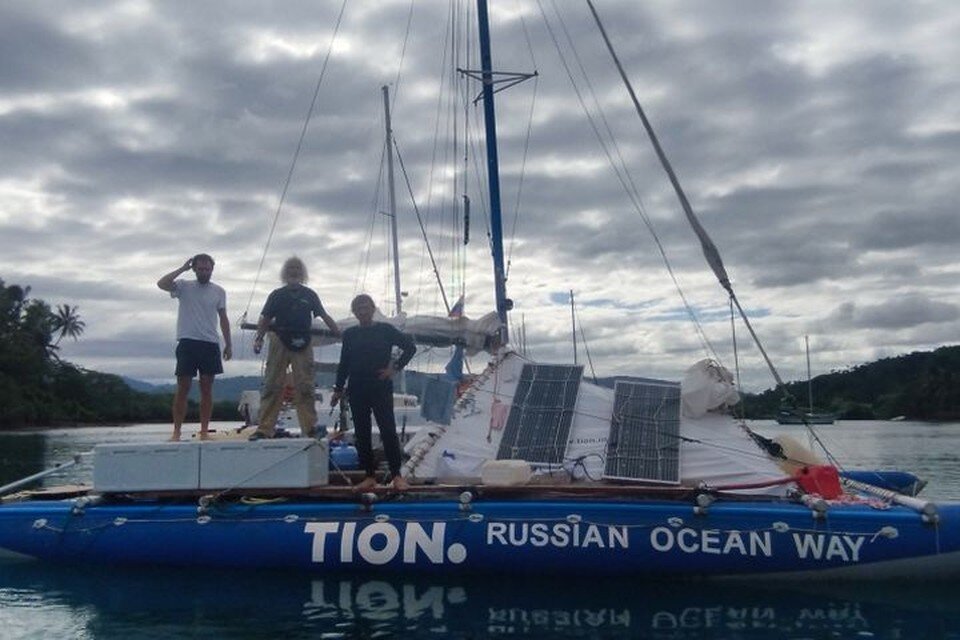    Судно потерпело бедствие посреди океана. Фото: Евгений Ковалевский