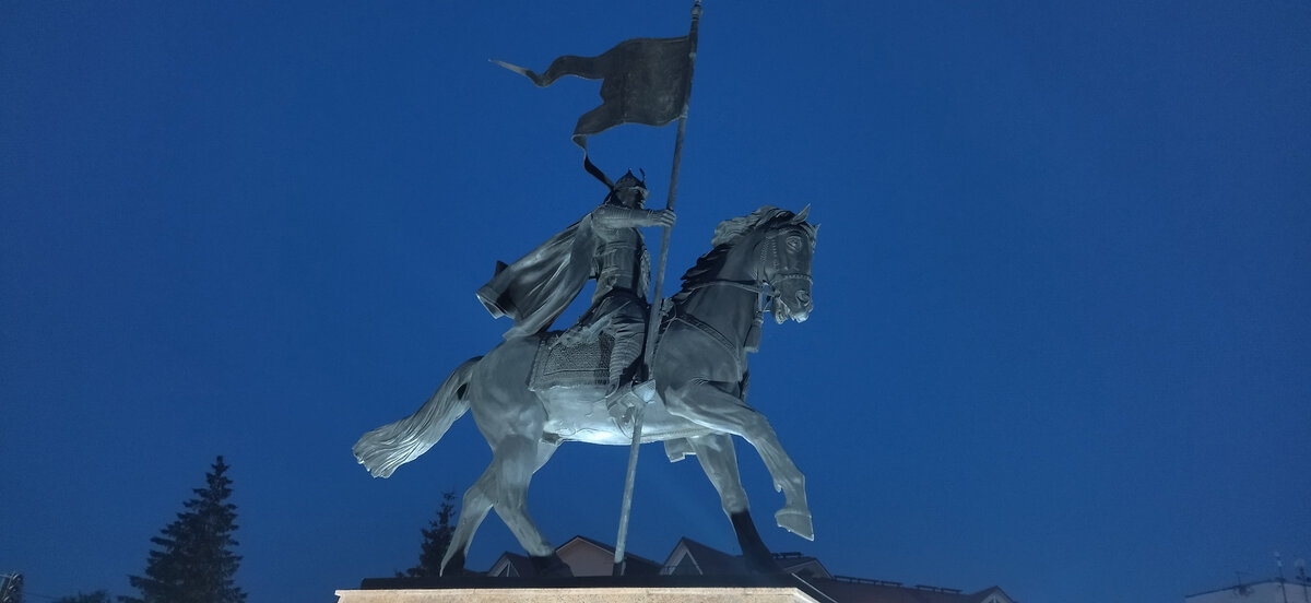 Хорош Собакин! Это фамилие такое, так звали воеводу, который был главным в селе. 