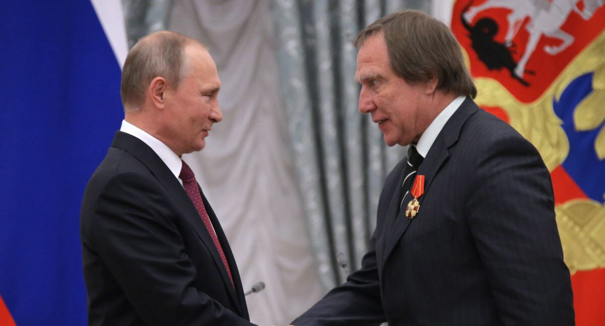 Путин и его друг виолончелист Сергей Ролдугин — медаль за миллиарды долларов в офшорах