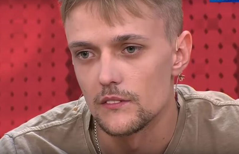  Сергей Зверев хочет узнать, кто его родители 
Молодой человек был поражен итогами исследования. Сергей Зверев-младший ездил в Иркутскую область к родственникам. Он пытался выяснить, кто его настоящая мама. К тому же, у парня возникли подозрения, что его отцом является погибший старший брат Зверева.