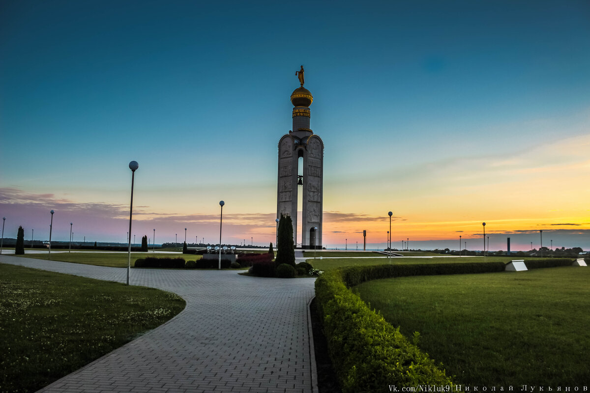 Звонница Прохоровка ночью