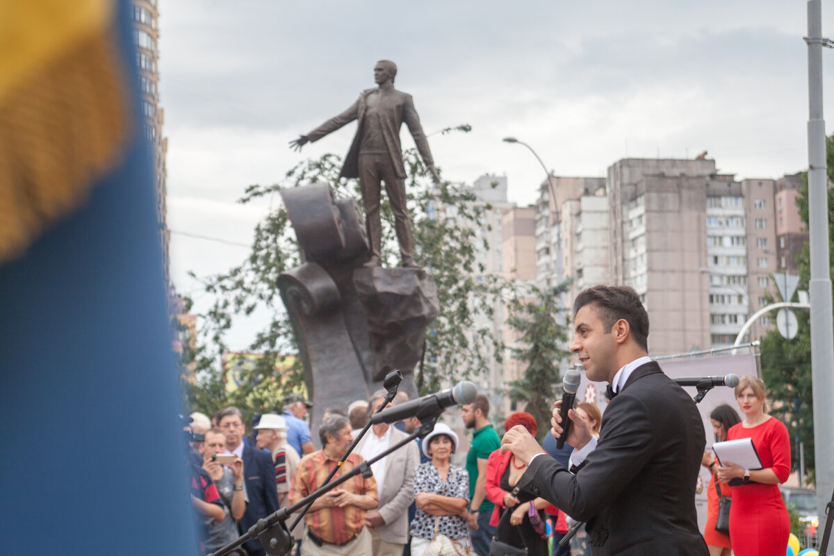  открытие сквера и памятника Муслиму Магомаеву в Киеве