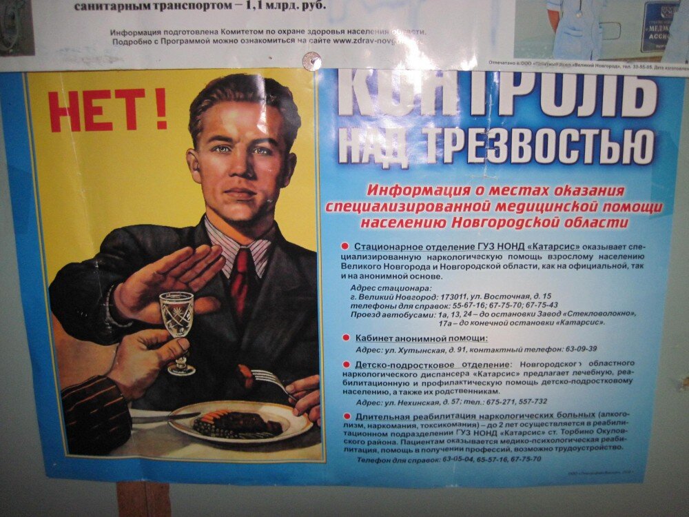  Наш маршрут запланированный по речке Песь от оз.Ракитинское пришлось сократить из-за прохладной и ветреной погоды.Начали сплав от деревни Мякишево,закончили вблизи деревни Харчиха
Заезд и выезд на реку Песь по прошлогодней схеме как на Кобожу.

Ранним утром 6-го мая выгрузились из поезда на ст.Окуловка.Пошли по перрону и переходному мосту к поджидавшему нас заказному ПАЗику.Ходили за поклажей в две ходки.Мой бедный старый рюкзак весом более 50 кг трещал по швам и лямкам от нагрузки,ну а мне подъём вверх ранним не проснувшимся утром по лестнице вверх дался непривычно тяжело.В последствии дня три в походе болели бедренные мышцы ног.
Хотел сфоткать Цоя на мотоцикле,но опять как и в прошлом году забыл это сделать.
Зато не забыл купить бутылку воды в привокзальном магазинчике.Потом когда ехал в автобусе раздумывал почему я не взял пива вместо воды.. 
Какое то тяжёлое утро выдалось,учитывая невероятно нервные сборы сборы дома и в последнюю минуту корректировку состава детей идущих со мной в поход.Последующую спешную суматоху со сдачей билетов и невероятное смятение в душе от произошедшего дома за пять минут до выхода.
