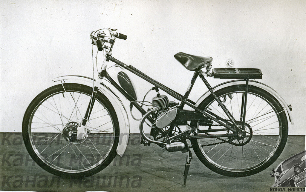 Мотовелосипед В-902  Львовского велозавода: мотор - 1-цилиндровый, 45-кубовый, 1 л.с. Сухой вес - 32 кг, максимальная скорость - 50 км/ч 