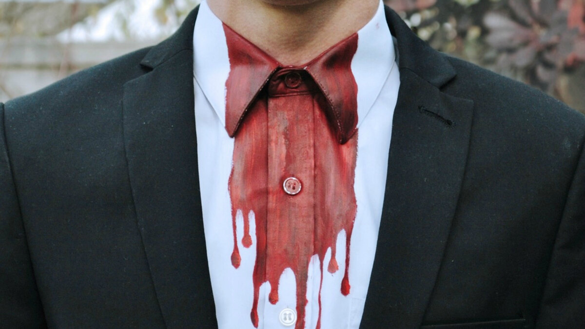 кровь на рубашке