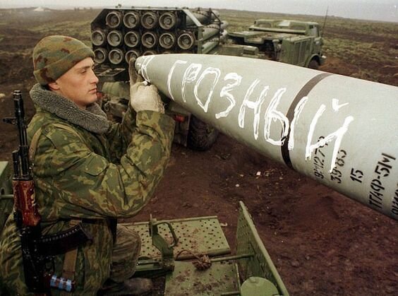 По традиции, надписи наносились и на тяжёлые снаряды...