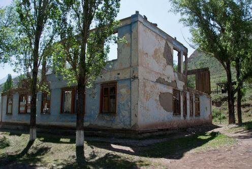 Руины дома в Мин-Куше. Фото Екатерины Иващенко, "Фергана"