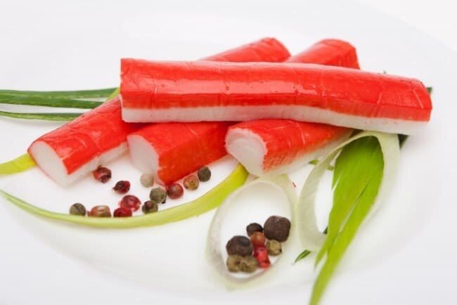 Крабовые палочки — спорный деликатес (Фото: Yakapitalist.ru)