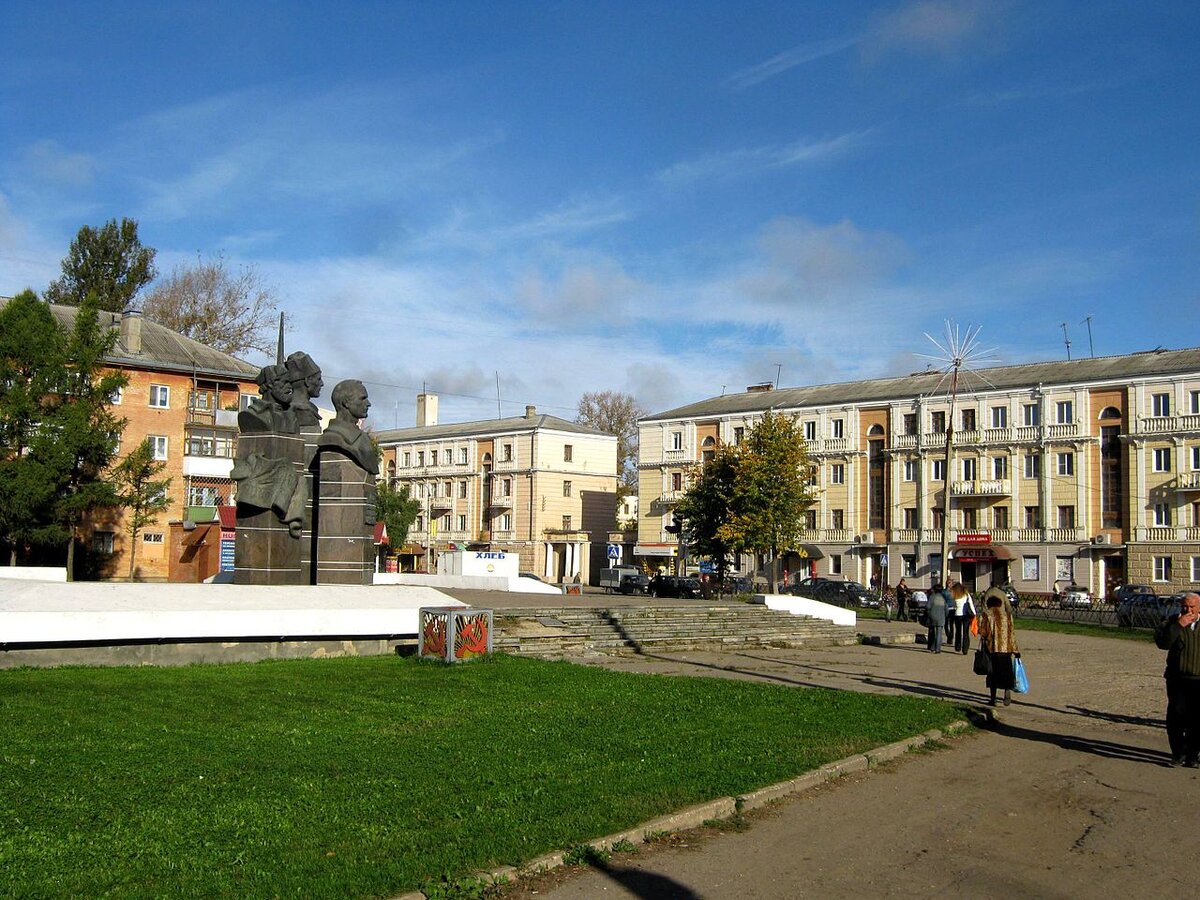 В Ржеве благоустроят дворы, площадь Революции и отремонтируют дороги |  Караван Ярмарка | Дзен