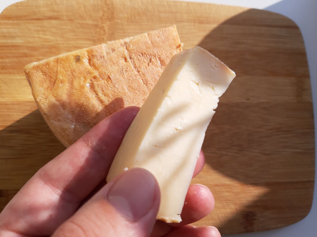 Тако пицца коза. Сырный папа. Какой сыр хорошо плавится. Сыр на козьем молоке магнит. Какой сыр легко плавится в духовке.