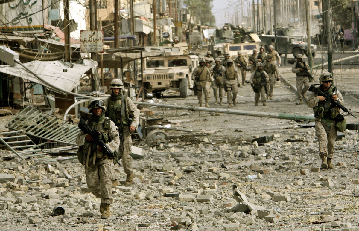 После завершения основной фазы боевых действий в Ираке (апрель 2003) район Фаллуджи, расположенной западнее Багдада, перешёл под контроль 82-й воздушно-десантной дивизии США под командованием генерал-лейтенанта Сикорского.