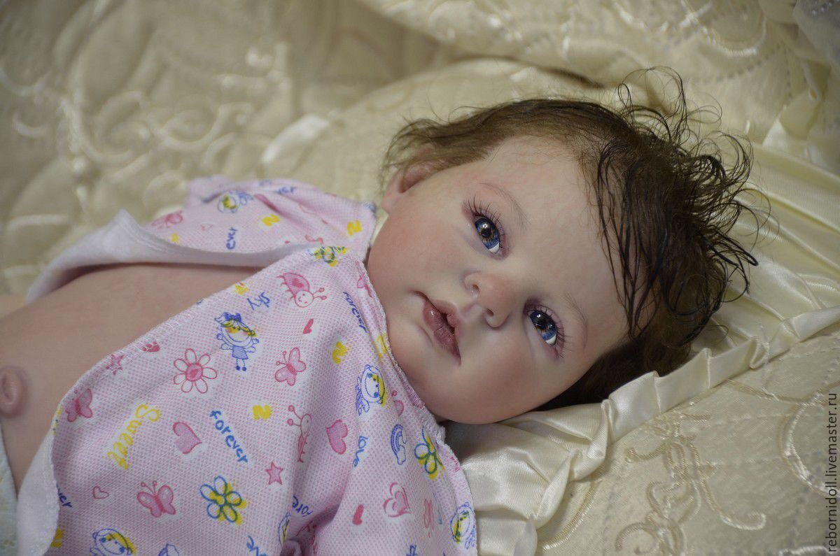 Кукол заказывают и просят сделать похожими на себя.