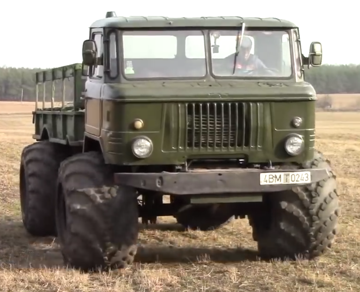 ГАЗ 66 в поле