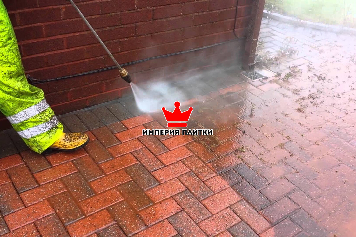 Даже домашний KARCHER отлично справиться с удалением пыли и грязи с полотна!