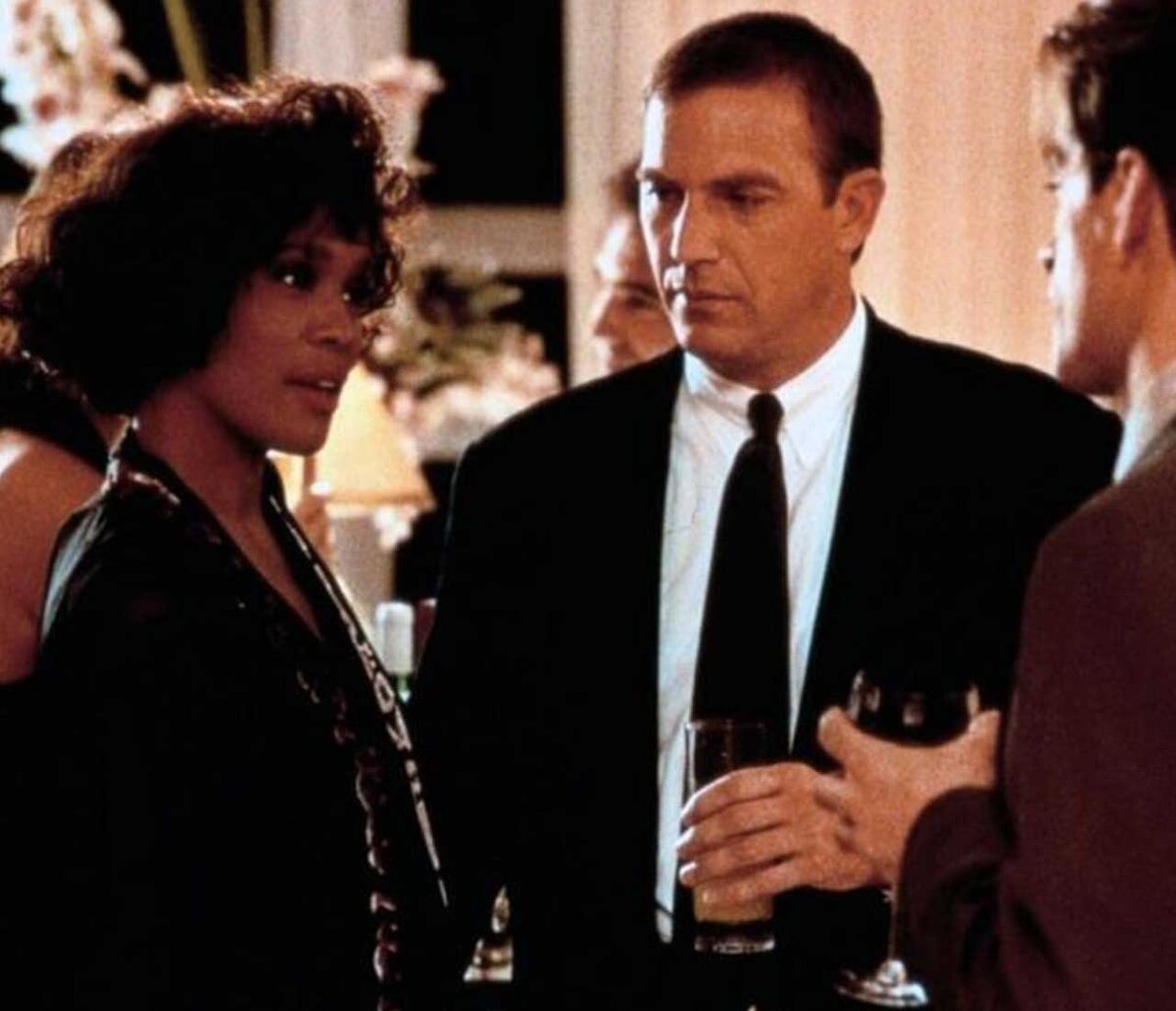 фильм телохранитель с уитни хьюстон. телохранитель 1992. уитни хьюстон телохранитель. кевин костнер телохранитель. уитни хьюстон 1992.