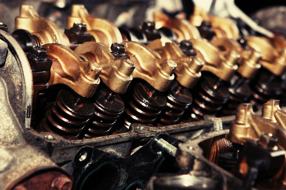 https://cdn.pixabay.com/photo/2014/12/15/14/04/cylinders-569151_960_720.jpg