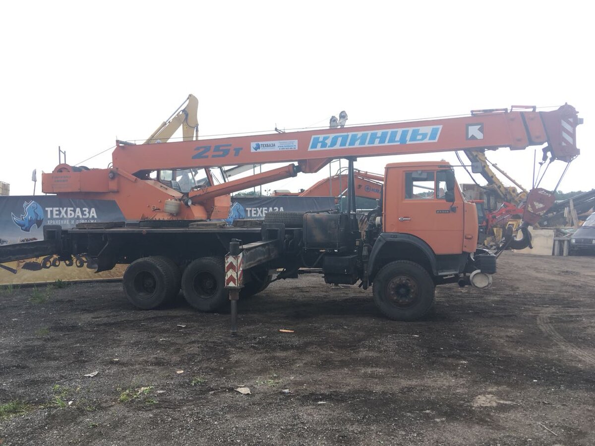Автокран на шасси Камаз с крановой установкой Клинцы (фото позаимствовано у компании Техбаза) 
