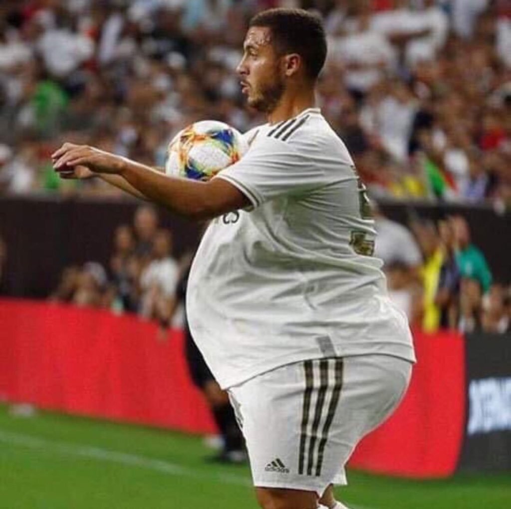 Dribbling for burgers- can this be considered as an altruism? Source: https://twitter.com/CastilaJuan 