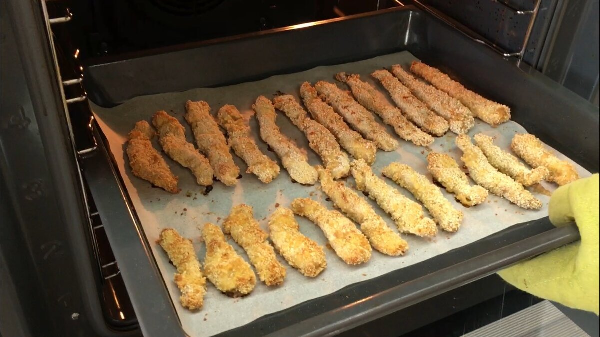 стрипсы куриные в домашних условиях. сырные палочки из плавленного. куриное стрипсы филе kfc. кабачки фри в духовке. куриное стрипсы филе kfc.