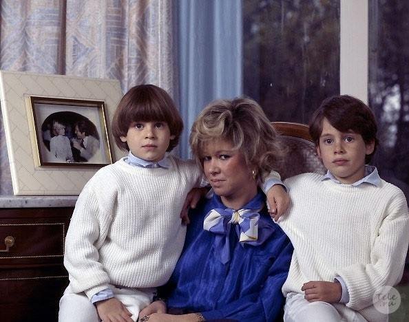 Кристина Дельво с сыновьями (фото kulturologia.ru)