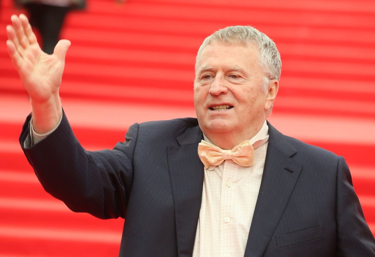 Таким образом лидер ЛДПР планирует решить проблему ветхого жилья, об этом он сообщил вчера в своем канале в заблокированном Telegram.