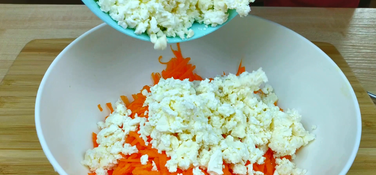 Необычный салат из обычной моркови: даже на праздничный стол его всегда готовлю