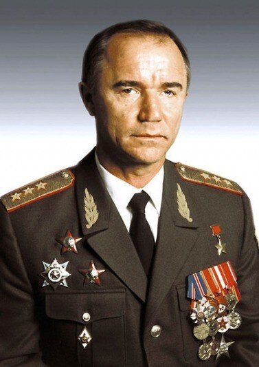 Герой Советского Союза генерал Валерий Востротин